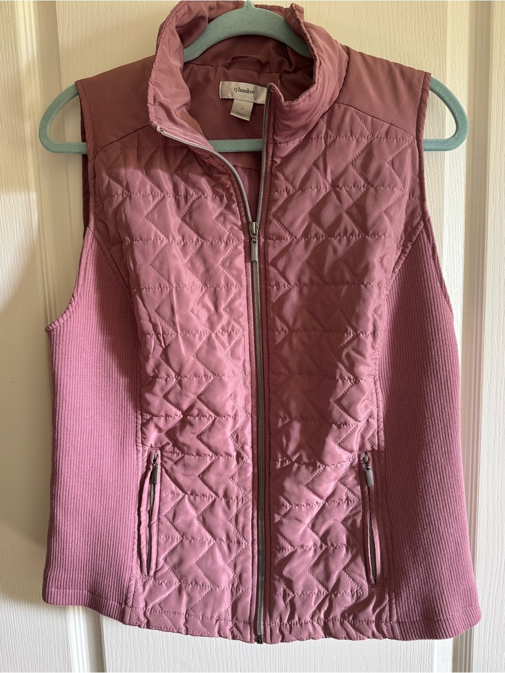 C.J. Banks Women’s X, fits like medium, mauve / rose quilted vest 19”x25” EUC